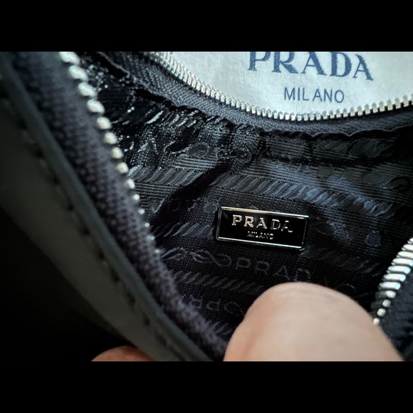 Prada Re-Edition 2005 Te-Nylon Bag - Picture 4 of 10